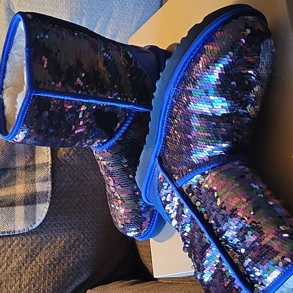NWT UGG Sequin Classic Short